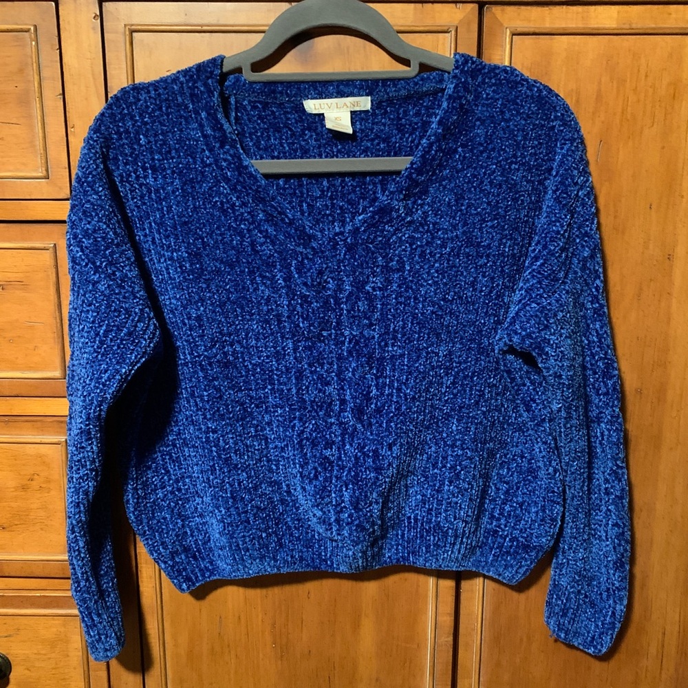 EUC ELECTRIC BLUE CROP SWEATER
